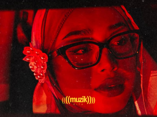 <strong>melayan<em>i</em> </strong>debu<em>t</em><strong> album <em>bung</em>a</strong><em> </em>dal<em>a</em>m sepuluh <em>id</em>e<em>a & sudut pa</em>n<em>dang</em>